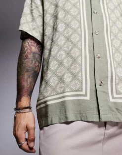 River Island Geometric Border Print Shirt In Green For Men Khaki -Layered Clothes 206785779 3