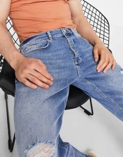 River Island Relaxed Fit Jeans In Light Blue For Men 10 River Island Relaxed Fit Jeans In Light Blue For Men -Layered Clothes 24516412 4